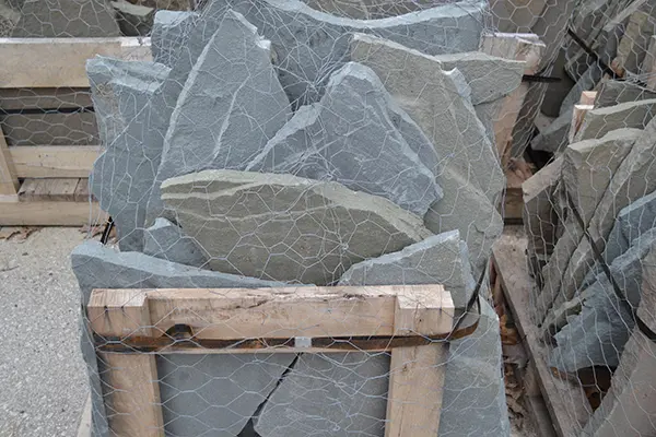 Standing Irregular Full Range Mini Bluestone (Pallet)